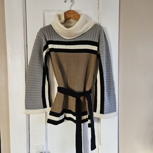 Vintage Tunic Sweater with Flare Sleeves and Relaxed Turtleneck